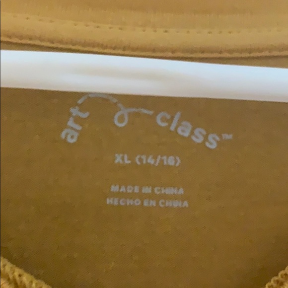 Cute art class blouse - Picture 2 of 3